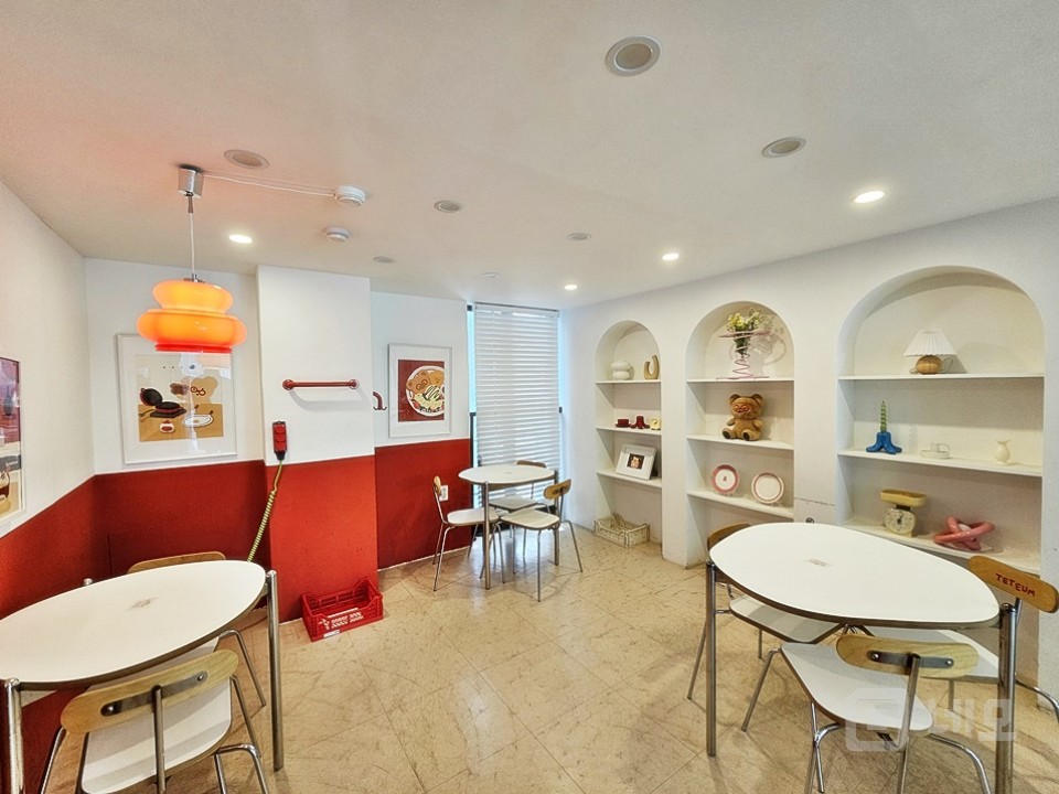 JS 연남동 핫플 미로길 1,2층 가시성 좋은 신축급 상가 매물의 16번째 사진