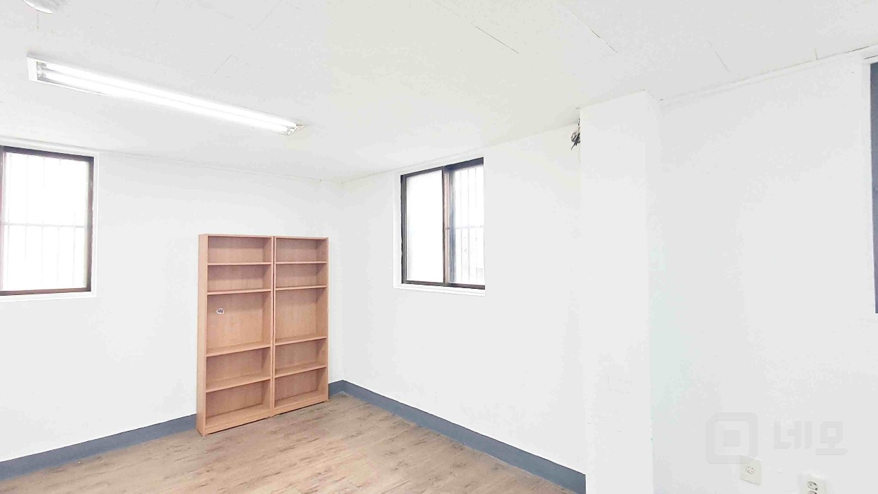 🏙️ [홍대입구역 인근] 합리적 임대료 & 주차 가능! 매물의 5번째 사진