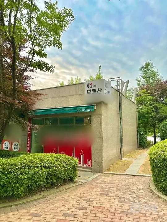 야당역 앞 대단지 아파트 내 정문 상가 매물의 3번째 사진