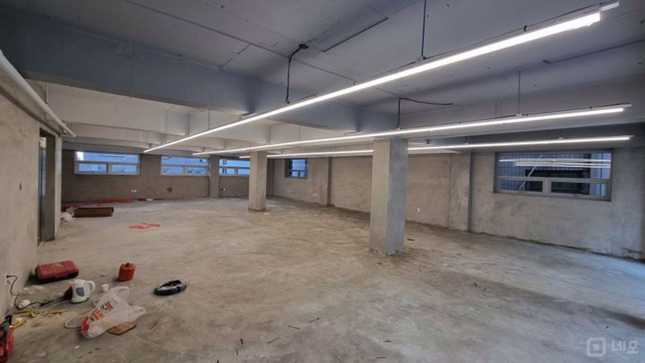 중심 상권, 유동 인구 많은 논현동 공실 매물의 3번째 사진