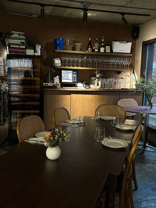 아담하고 세련된 와인바 매물의 1번째 사진
