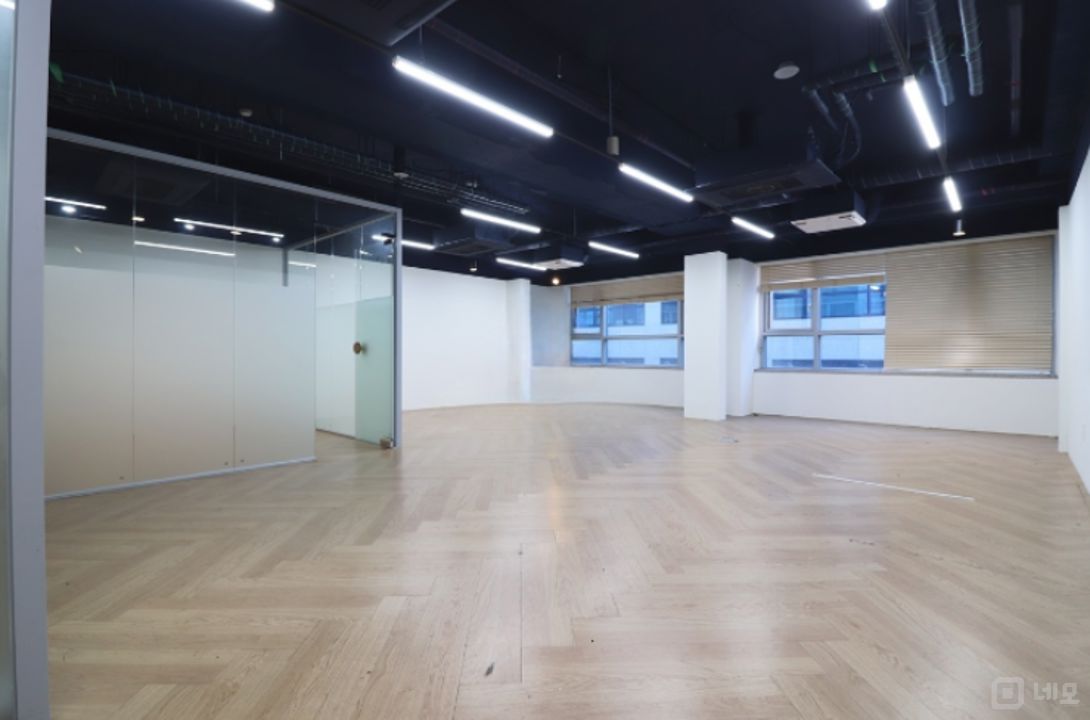 인테리어 인수비용 0원 정사각형 중형 이쁜 사무실 매물의 1번째 사진