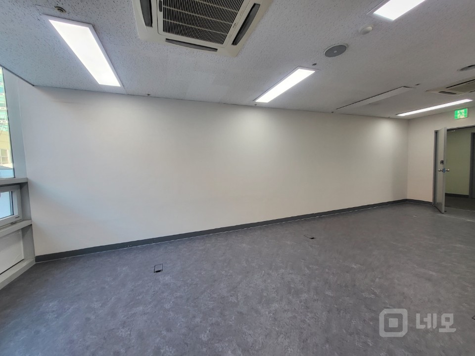 이보다 더 저렴할순없다. 올수리된 전용 9  사무실  매물의 5번째 사진