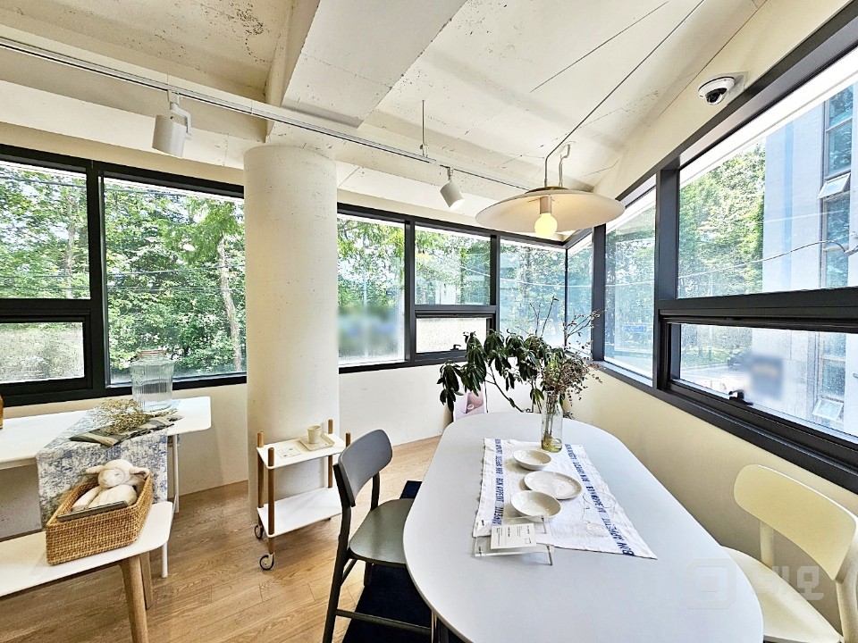 🌈 채광의 차이가 느껴지십니까? 매물의 5번째 사진