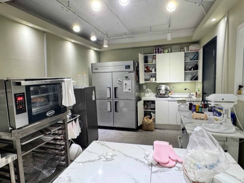 선릉역 도보 3분거리 인테리어  좋은 상가(  왁싱 및  속눈썹 추천)  매물의 6번째 사진