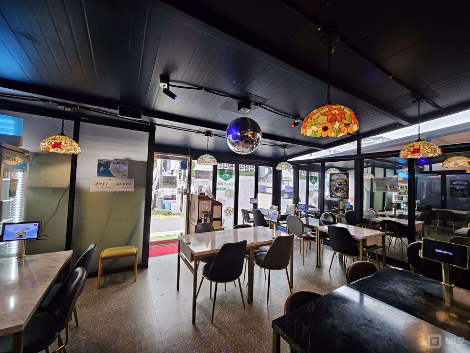 번화가 상권, 압구정 로데오거리 상권 1층 음식점 매물의 2번째 사진