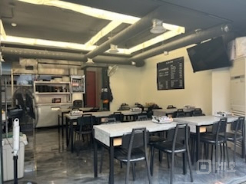 22평+서비스 5평  코너상가  매물의 5번째 사진