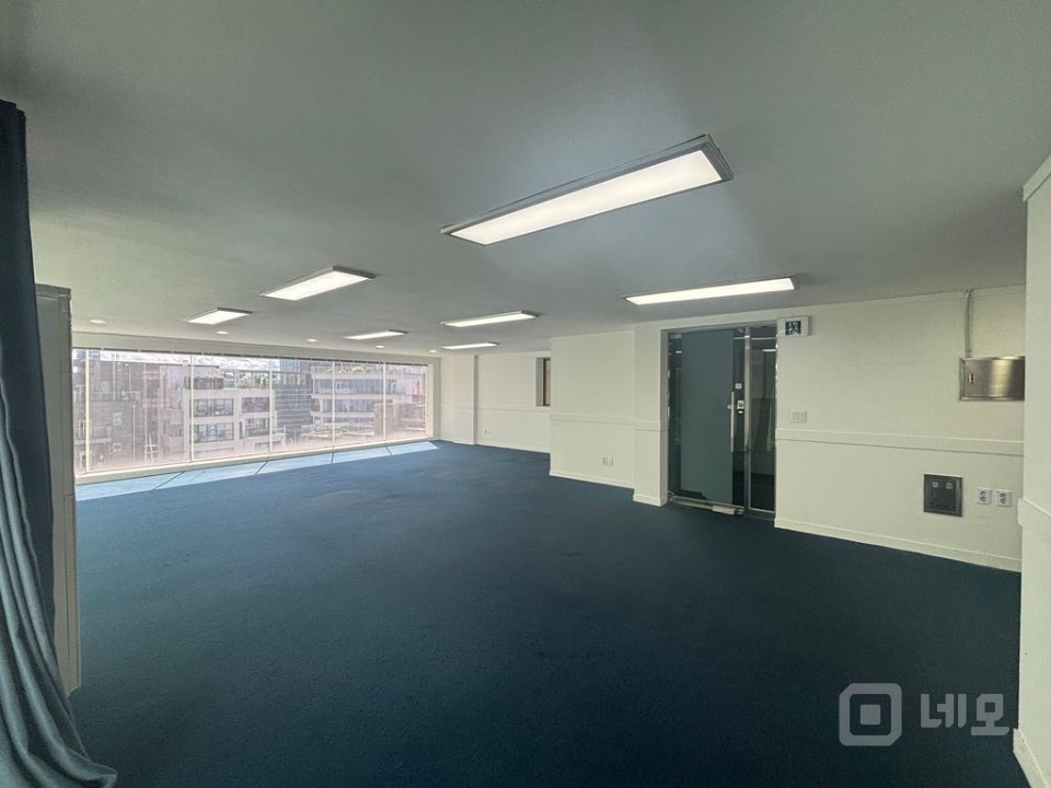 상수역 도보5분 주차1대 E/V있음 강변북로앞 사무실 기본 인테리어 완비 매물의 1번째 사진